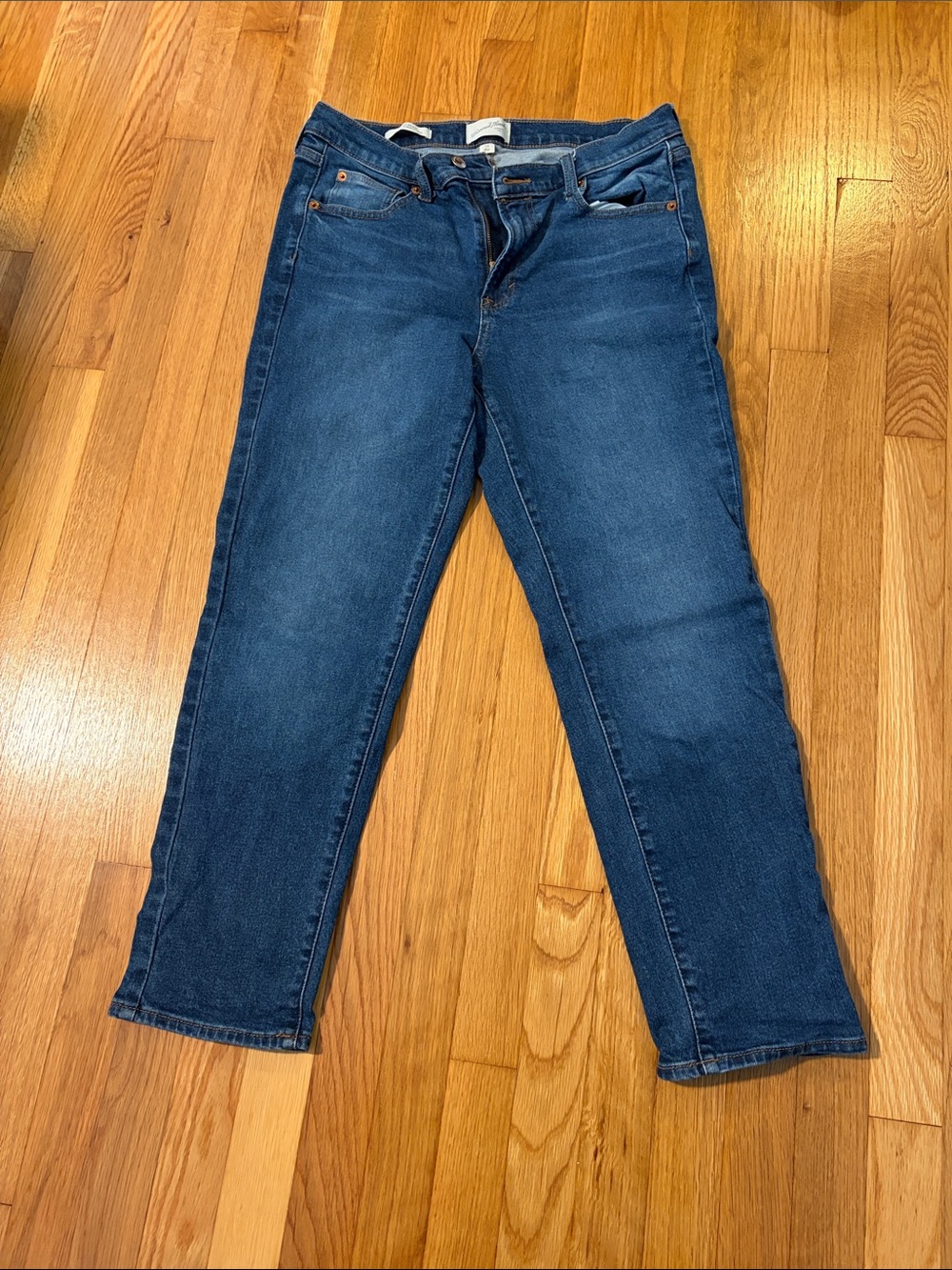 Universal Thread Straight Leg Jeans in Dark Blue Wash